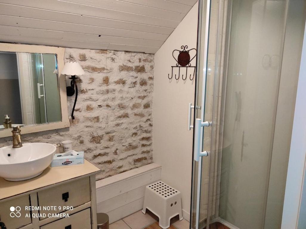 L'Entre Deux Vignes Bed & Breakfast Brizambourg ภายนอก รูปภาพ
